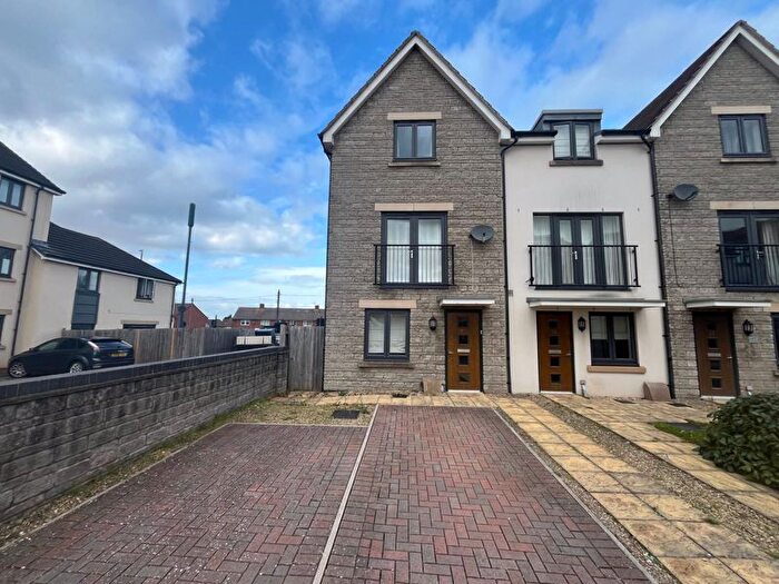 3 Bedroom End Terrace House To Rent In Oak Tree Close, Bristol, BS16