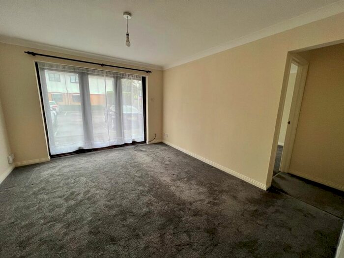 1 Bedroom Flat To Rent In Joinville Place, Addlestone, KT15