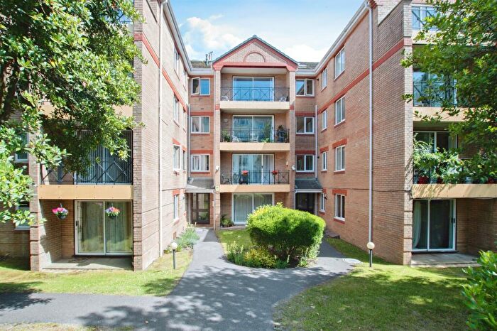 2 Bedroom Flat For Sale In Parsonage Road, Bournemouth, BH1