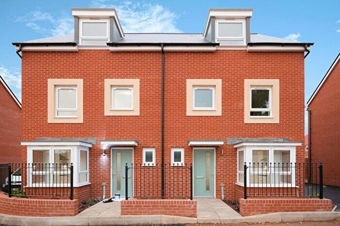 4 Bedroom Semi-Detached House To Rent In Sunflower Road, Lyde Green, Bristol, BS16