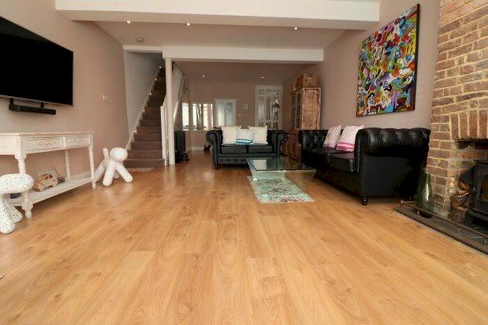 5 Bedroom Semi-Detached House To Rent In Rainsford Road, Chelmsford, CM1