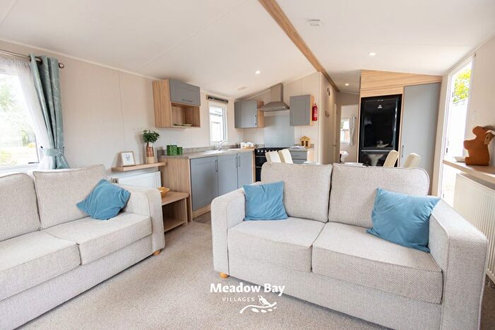 2 Bedroom Mobile/park Home For Sale In Crow Lane, Little Billing, Northampton, NN3