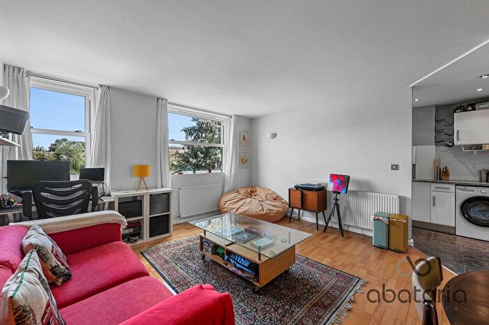 2 Bedroom Flat To Rent In Grove Road, London, E3