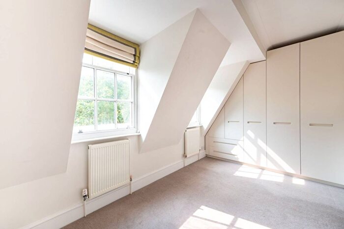 4 Bedroom Maisonette To Rent In Lansdowne Mews, Holland Park, London, W11