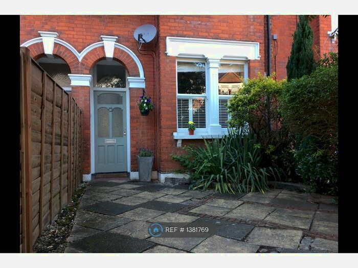 2 Bedroom Flat To Rent In Dunstans Road, London, SE22