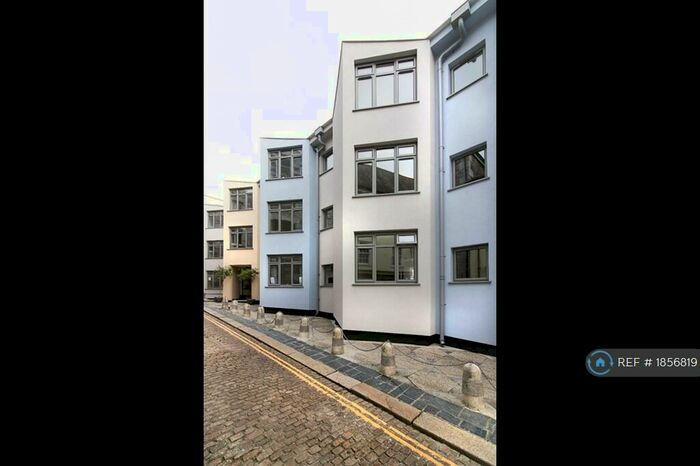 1 Bedroom Flat To Rent In New Street, Plymouth, PL1