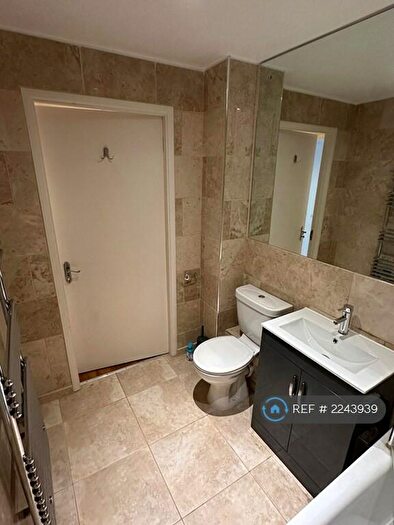 1 Bedroom Flat To Rent In Montclair Court, London, N12