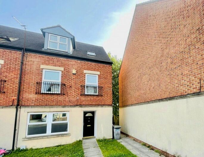 4 Bedroom Detached House To Rent In Village Court, Cudworth, Barnsley, South Yorkshire, S72