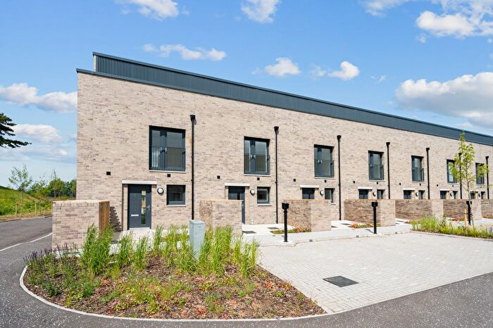 3 Bedroom Town House To Rent In Maltings Wynd, Dundashill, Glasgow, G4