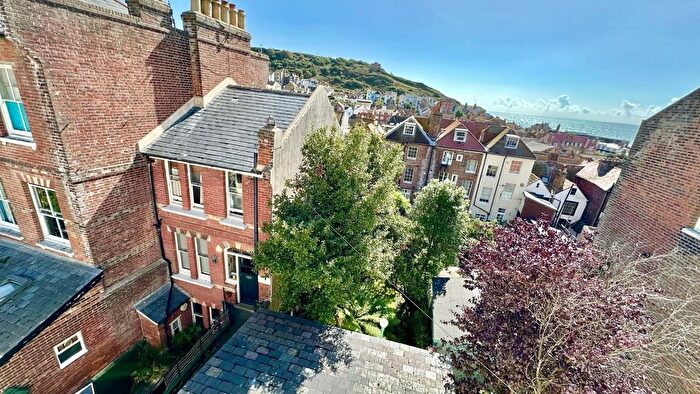 3 Bedroom Town House For Sale In Sinnock Square, Old Town, Hastings, TN34