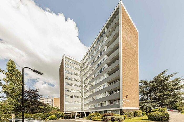 3 Bedroom Flat To Rent In Heronsforde, London, W13