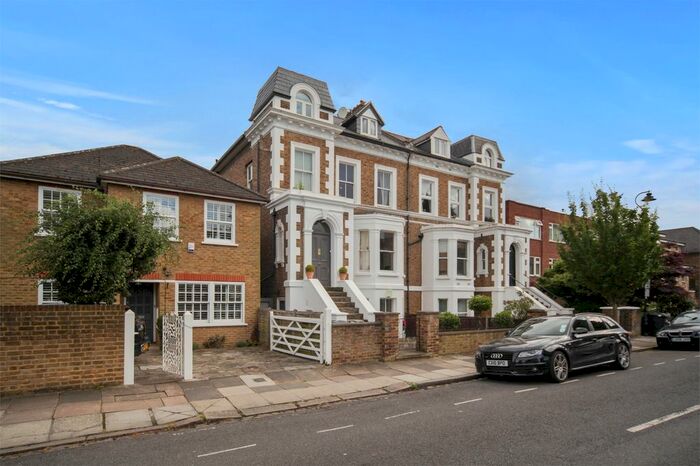 3 Bedroom Flat To Rent In Ranelagh Road, London, W5