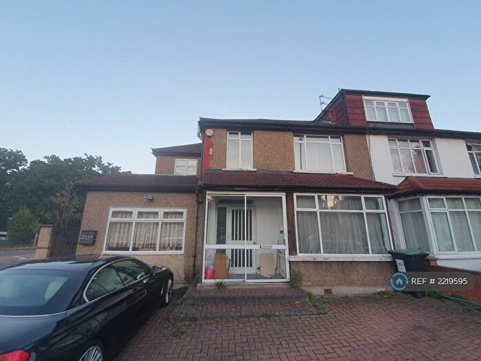 4 Bedroom Semi-Detached House To Rent In Caversham Avenue, London, N13