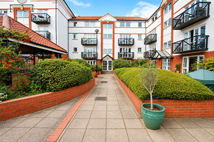 1 Bedroom Flat To Rent In Ferrymans Court, Queen Street, BS2