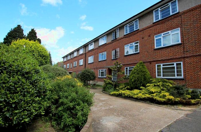 2 Bedroom Flat To Rent In Wilmer Crescent, Kingston Upon Thames, KT2