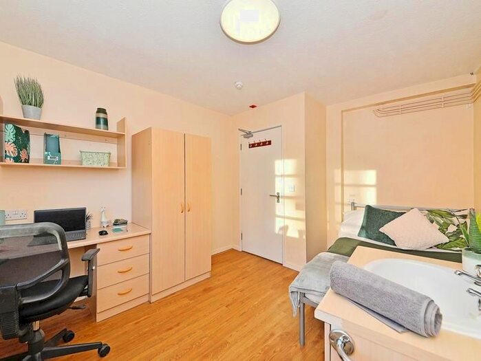 1 Bedroom Flat To Rent In Moor Place, City Centre, Liverpool L3