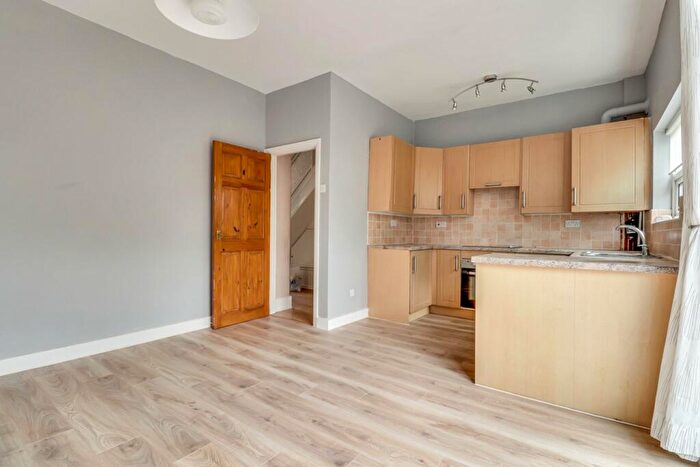 3 Bedroom End Of Terrace House For Sale In Central Avenue, Southend-on-Sea, SS2