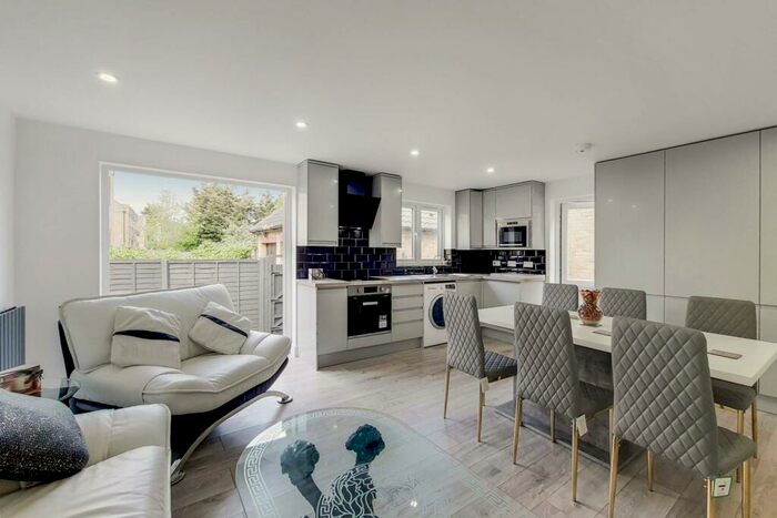 6 Bedroom House To Rent In Tollgate Road, Beckton, London, E6