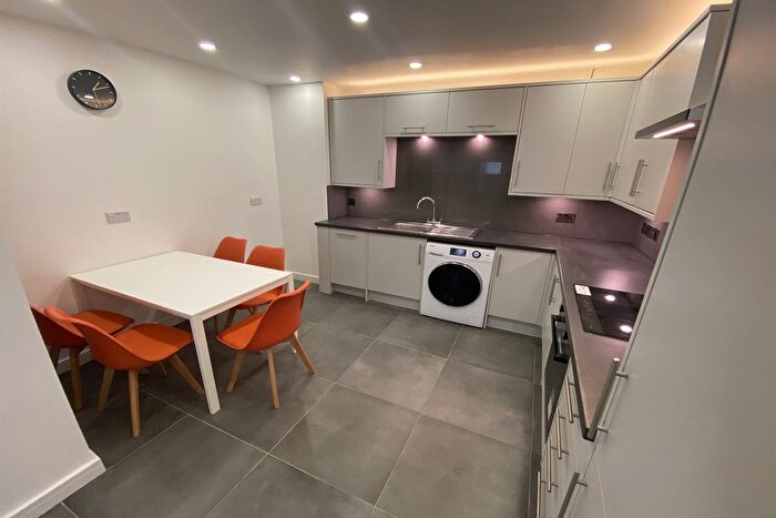 6 Bedroom Semi Detached House To Rent In Pelham Crescent, Beeston, NG9