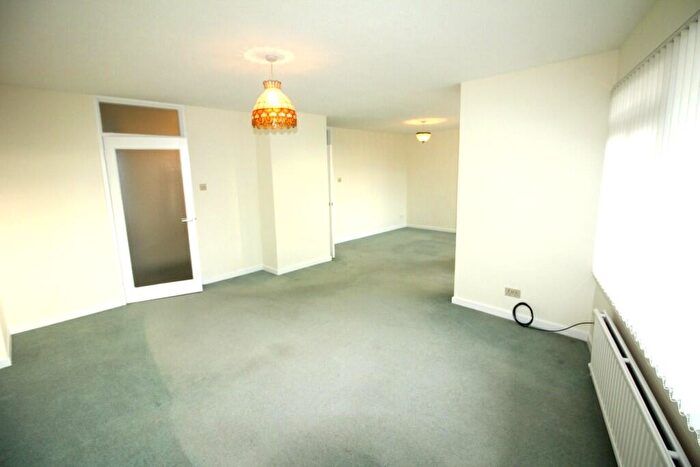 3 Bedroom Flat To Rent In St. Johns Road, Eastbourne, East Sussex, BN20