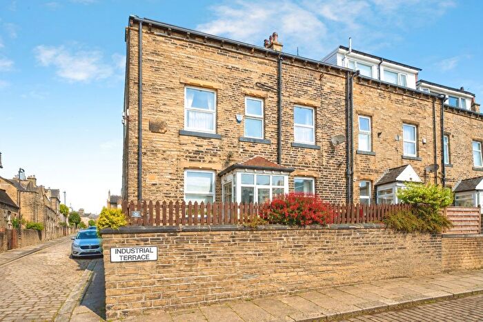 4 Bedroom End Of Terrace House For Sale In Industrial Terrace, Halifax, West Yorkshire, HX1