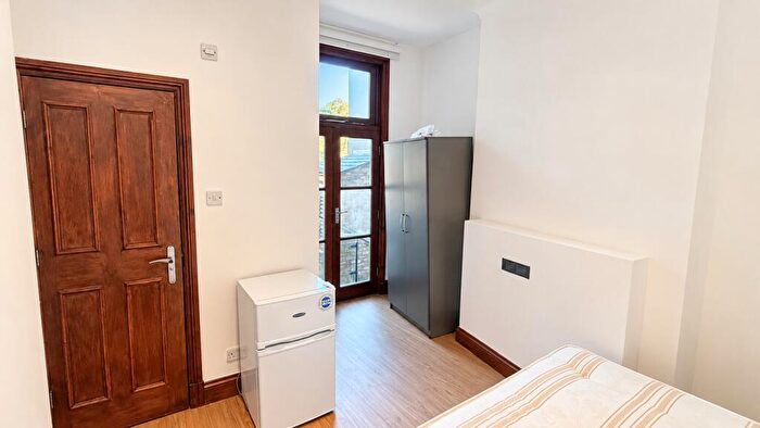 Studio To Rent In Room, Harpenden Road, SE27