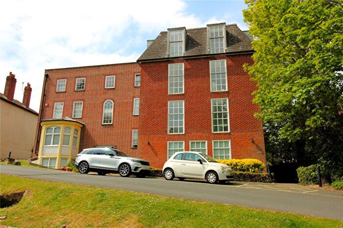 1 Bedroom Flat For Sale In High Street, Fareham, Hampshire, PO16