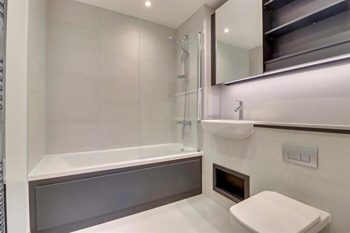 2 Bedroom Apartment To Rent In Herne Hill Road, London, SE24