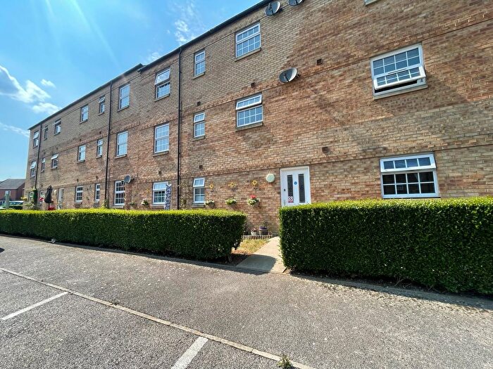 2 Bedroom Flat For Sale In Finney Drive, Grange Park, Northampton, NN4