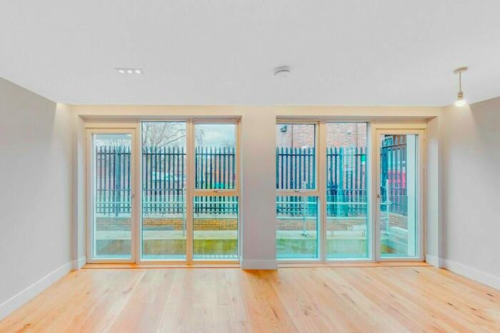 2 Bedroom Flat To Rent In Halliford Street, London, N1