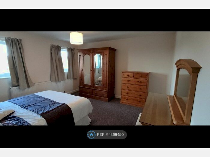 3 Bedroom Terraced House To Rent In Burbage Road, Swindon, SN2