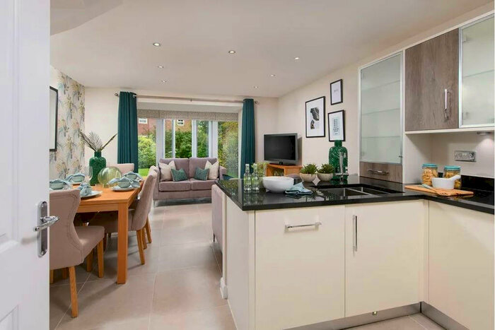 4 Bedroom Semi-Detached House To Rent In Lightning Close, Preston, PR4