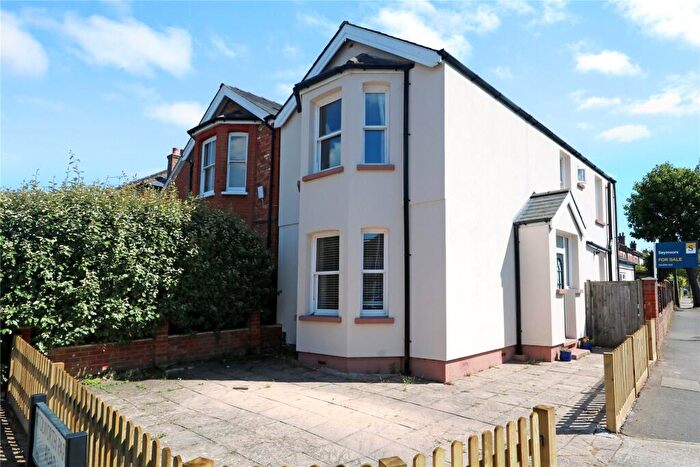 3 Bedroom Detached House For Sale In Ellerton Road, Surbiton, KT6