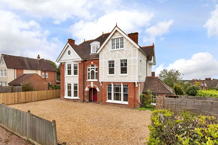 3 Bedroom Flat To Rent In Somerville Gardens, Tunbridge Wells, Kent, TN4