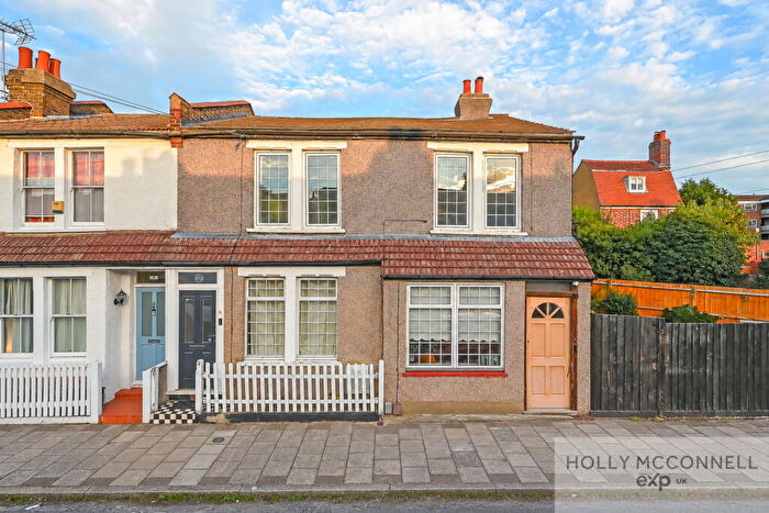 2 Bedroom Maisonette For Sale In Foxbury Road, Bromley, BR1