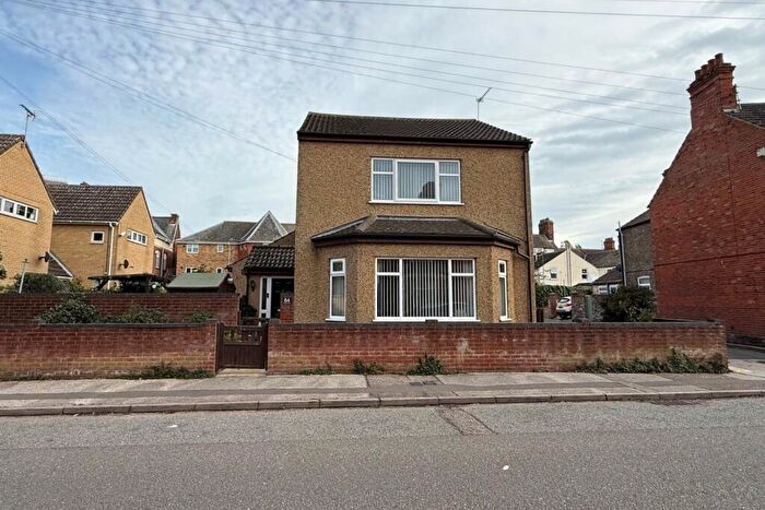 2 Bedroom Link Detached House For Sale In Sussex Road, Lowestoft, NR32