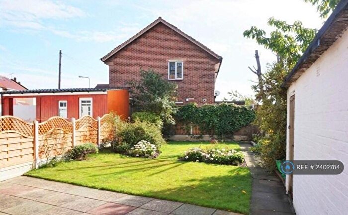 3 Bedroom Semi-Detached House To Rent In Oaks Lane, Ilford, IG2