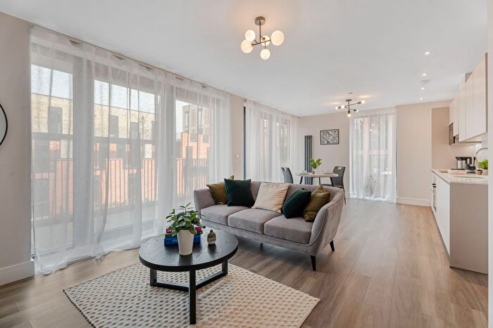3 Bedroom Flat For Sale In Edison House, Campfield Road, St Albans, AL1