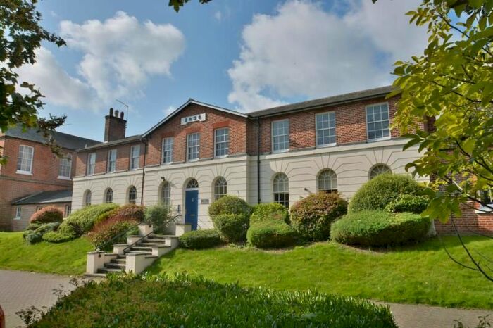 1 Bedroom Flat For Sale In The Cloisters, Andover, SP10