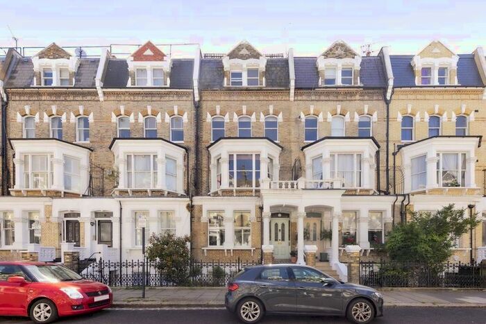 2 Bedroom Flat To Rent In Gunterstone Road, London, W14