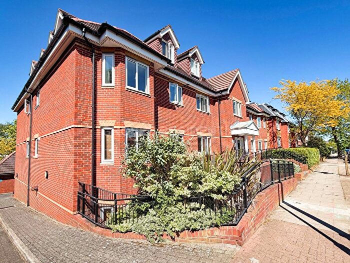 1 Bedroom Flat To Rent In Dukes Avenue, New Malden, KT3