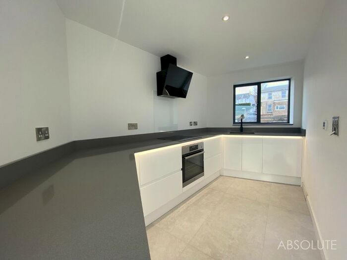 1 Bedroom Flat To Rent In Clay Lane, Teignmouth, Devon, TQ14