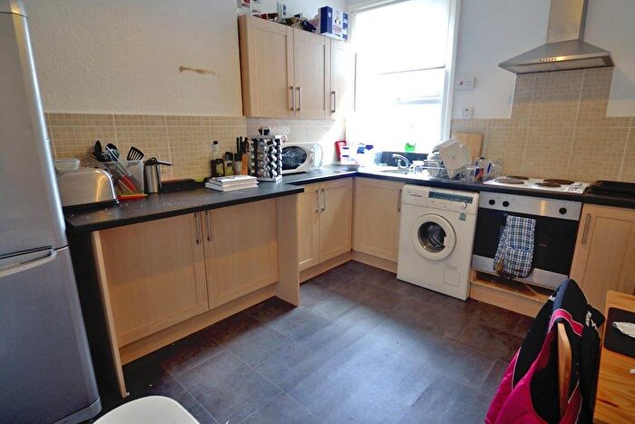 2 Bedroom Detached House To Rent In **£pppw Excluding Bills** Flat, Albert Road, Nottingham, NG2