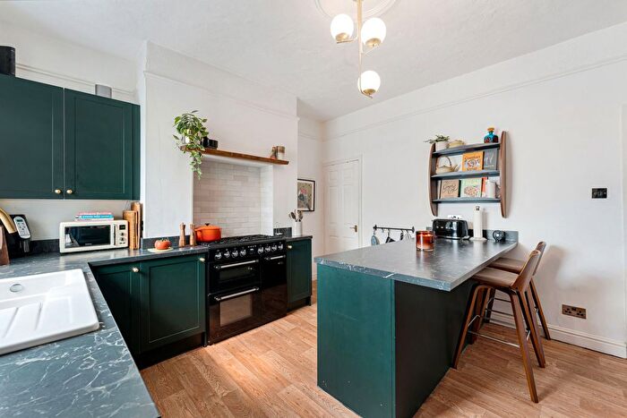 3 Bedroom End Of Terrace House For Sale In Henley Street, Chadderton, Oldham, OL9