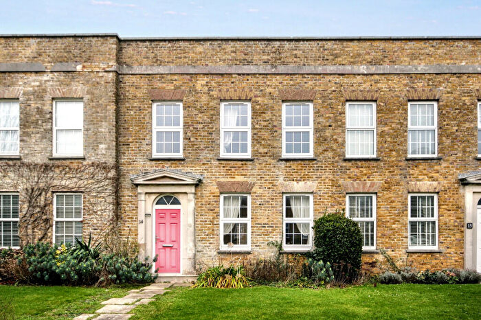 3 Bedroom Terraced House To Rent In Hamilton Court, Milford On Sea, SO41