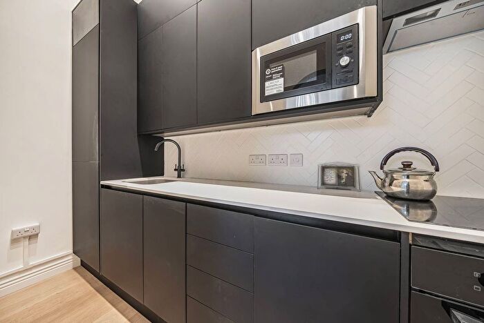 2 Bedroom Flat To Rent In Beaufort Gardens, Kensington, London, SW3