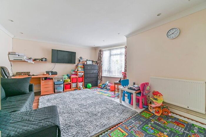 1 Bedroom Flat For Sale In Pampisford Road, South Croydon, CR2