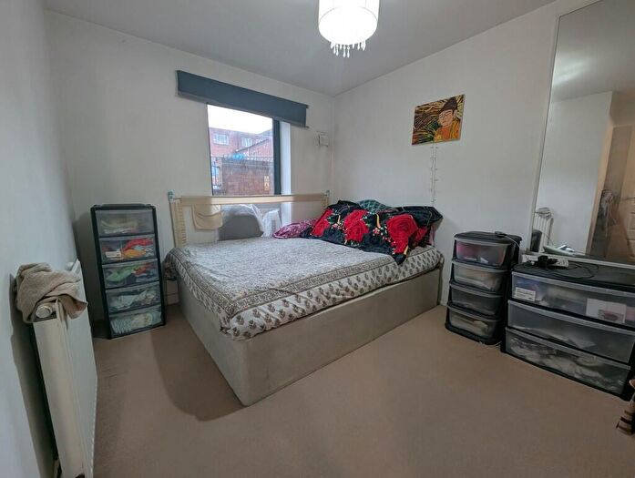 1 Bedroom Flat For Sale In Parham Drive, Ilford, IG2