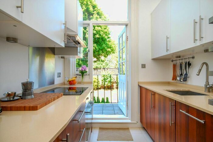 1 Bedroom Flat To Rent In Park Road, East Twickenham, Twickenham, TW1