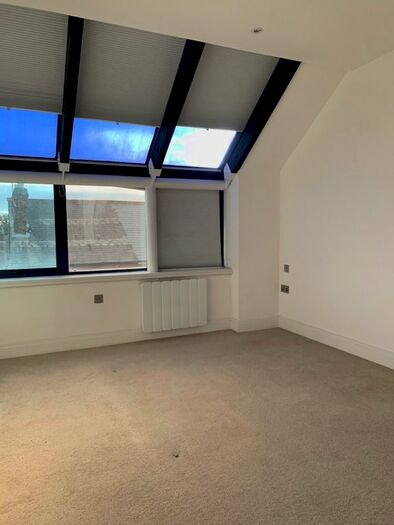 1 Bedroom Flat To Rent In High Street, Addlestone, KT15